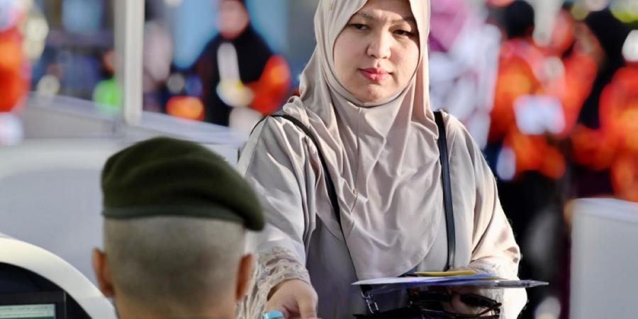 جوازات مطار المدينة تستقبل أولى رحلات حجاج الفلبين - ترند نيوز