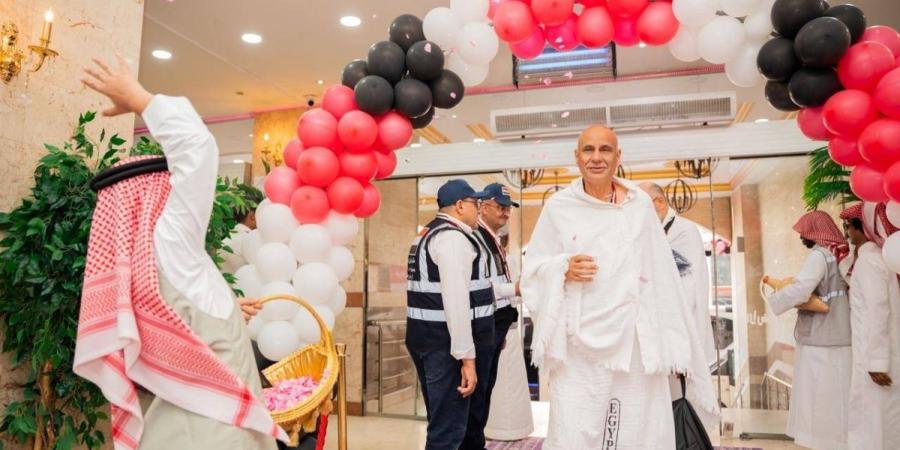 وصول الفوج الأول من حجاج مصر إلى مكة المكرمة  - ترند نيوز