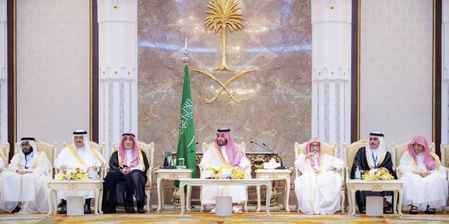نيابة عن خادم الحرمين الشريفين.. ولي العهد يستقبل في الديوان الملكي بقصر منى المهنئين بعيد الأضحى المبارك - ترند نيوز