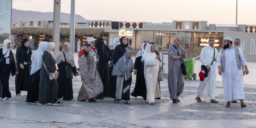 في موسم ما بعد الحج.. زوار المدينة المنورة يتوافدون على المعالم الإسلامية والتاريخية - ترند نيوز