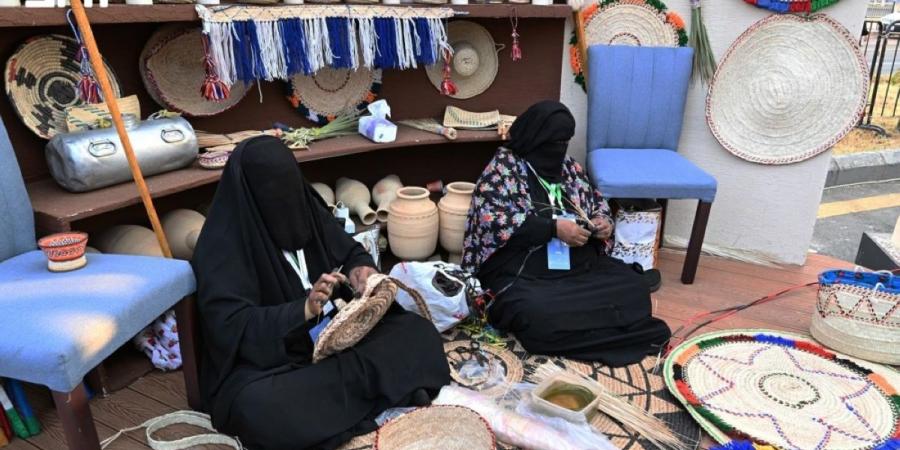 عسير تواصل حضورها في المشهد الحرفي الوطني بـ635 حرفيا و338 ترخيصا - ترند نيوز