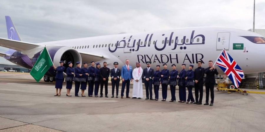 طيران الرياض يسيّر رحلته الافتتاحية على متن أسطوله الحديث من طراز "بوينج 787-9 دريملاينر" إلى مطار لندن هيثرو - ترند نيوز