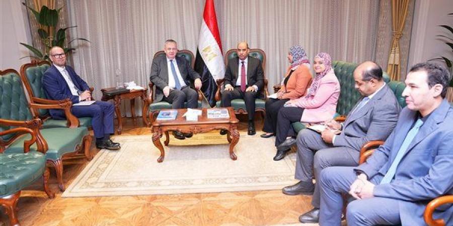 وزير العمل يبحث مع السفير الألماني توسيع الشراكة في التدريب والتشغيل