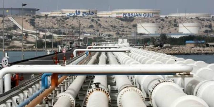 "وول ستريت جورنال": أمريكا ستسمح لإيران ببدء بيع النفط فورا