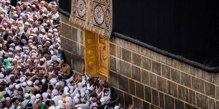 7 أقمشة تنسج أعظم ثوب.. تفاصيل فريدة في صناعة كسوة الكعبة المشرفة - ترند نيوز
