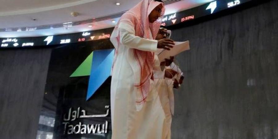 الأسهم القيادية بقطاعي البنوك والطاقة تسيطر على سيولة السوق السعودي عند الإغلاق