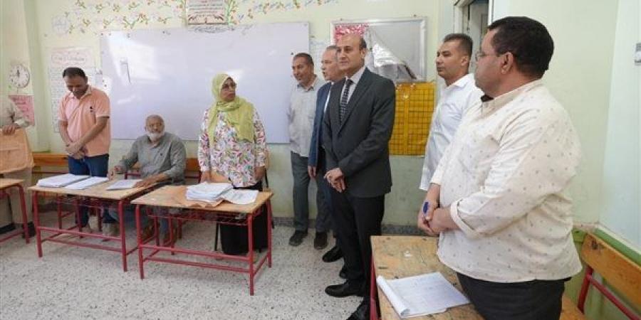 محافظ أسيوط يتفقد كنترول الشهادة الإعدادية ويشدد على الدقة والانضباط