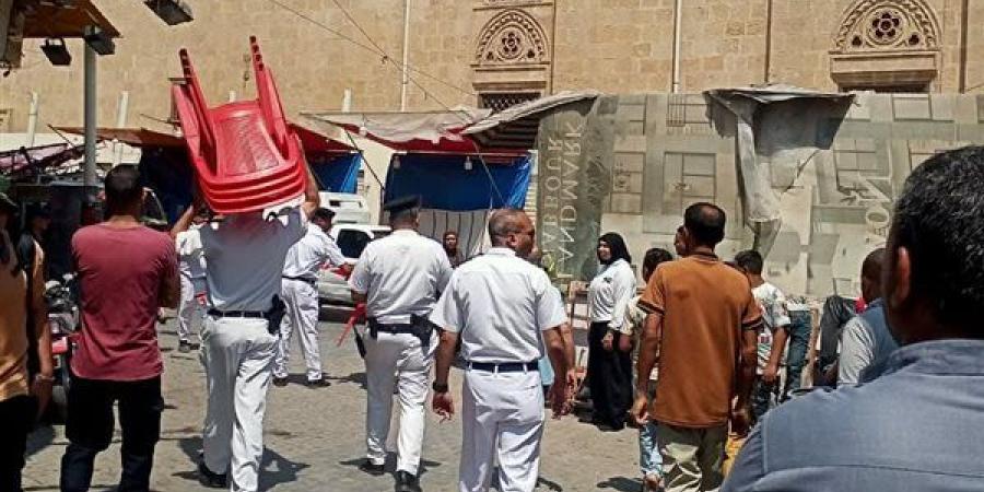 استجابة لشكاوى الأهالي، مرافق الغربية تشن حملة لرفع الإشغالات بمنطقة السيد البدوي بطنطا