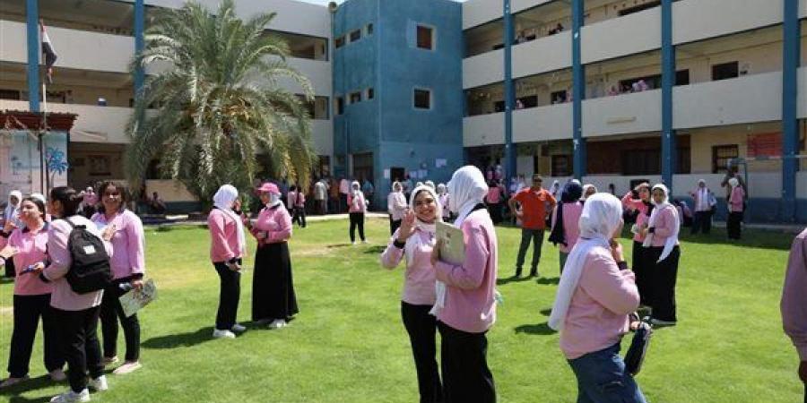 طلاب الثانوية العامة بالوادي الجديد يستكملون اليوم امتحانات المواد غير المضافة للمجموع