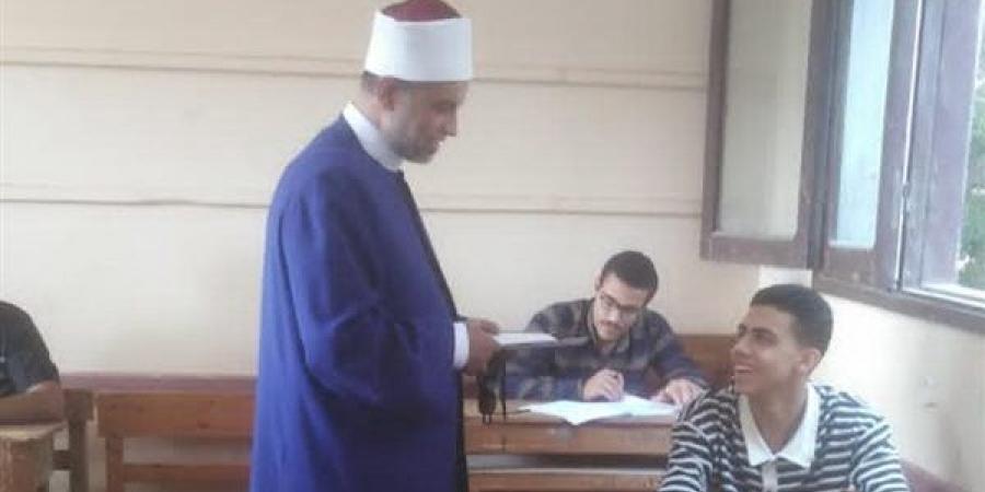 رئيس منطقة الدقهلية الأزهرية يتفقد لجان الامتحانات للتأكد من توفير الأجواء المناسبة للطلاب