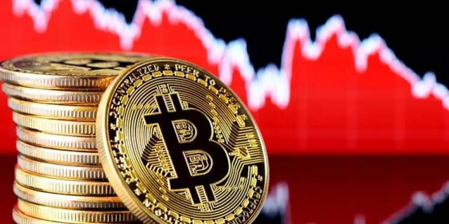 البيتكوين تتراجع بأكثر من 4% وتتداول قرب 62 ألف دولار