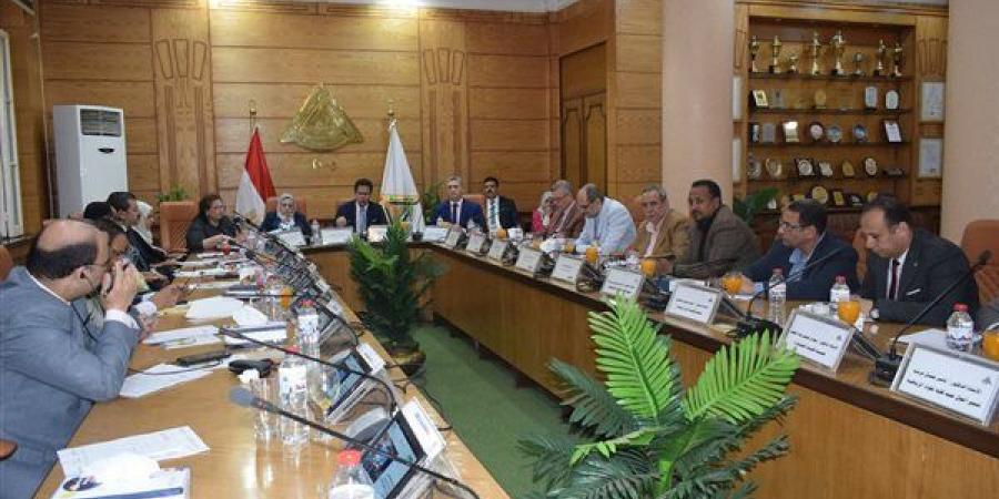 مجلس جامعة بنها: تحمل 100% من تكاليف علاج العاملين واعتماد 2.8 مليون جنيه مكافآت للنشر الدولي