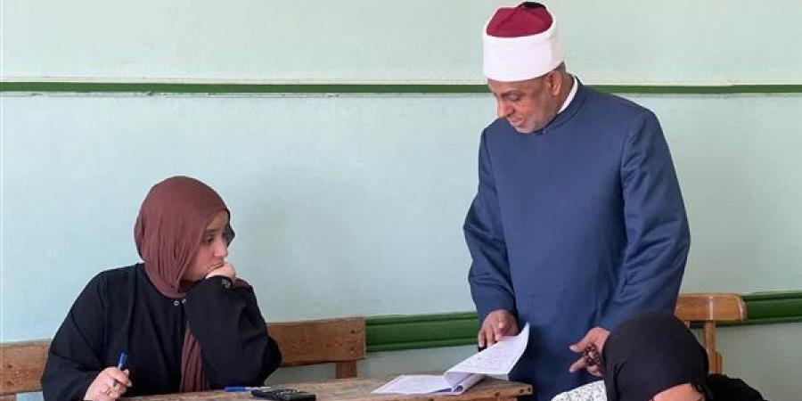 اليوم، امتحان مادة "الأحياء" لطلاب القسم العلمي للثانوية الأزهرية