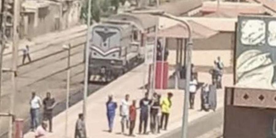 مصرع خمسينية إثر سقوطها من قطار بمحطة شربين بالدقهلية