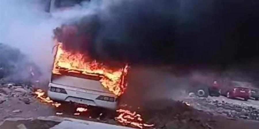 تقرير الأدلة الجنائية: ارتفاع درجة الحرارة وراء اندلاع النيران في أتوبيسين بمدينة نصر