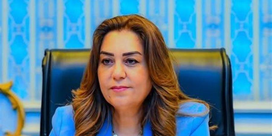 وزيرة التنمية المحلية تبحث مع محافظ القاهرة تطوير منظومة الإدارة المتكاملة للمخلفات