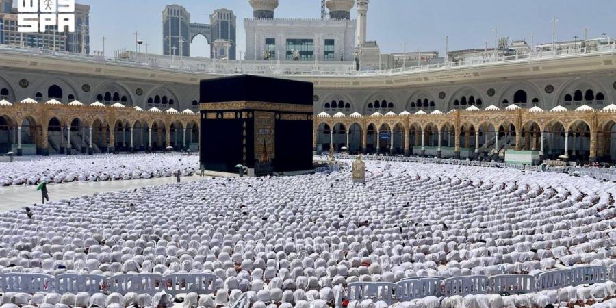 مراحل غسل الكعبة.. عناية ودقة تجسدان شرف المكان وقدسيته - ترند نيوز