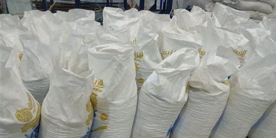 التحفظ على 15 طن أعلاف فاسدة داخل مصنع يعمل بدون ترخيص بالفيوم