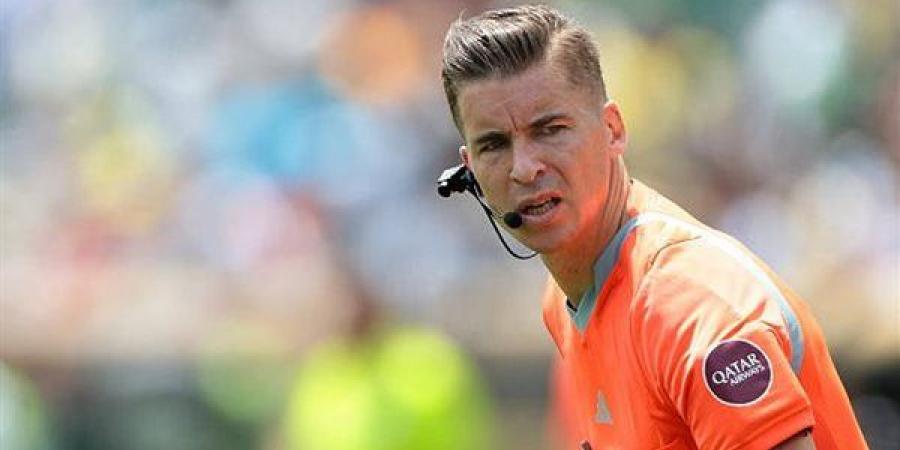 خبير تحكيمي عن حكم مباراة منتخب مصر والأرجنتين: "سريع البطاقات الصفراء"