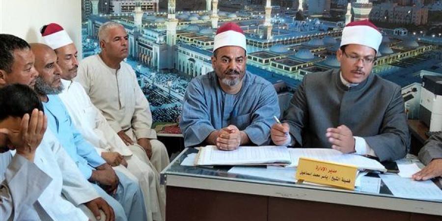 مدير الدعوة بأوقاف الفيوم يتابع انتظام العمل بإدارة سنورس