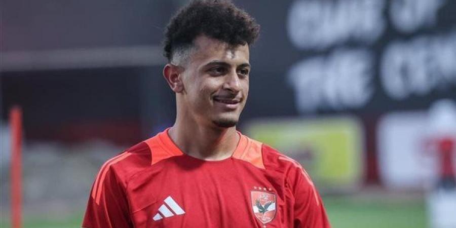 عمر الساعي يقترب من حجز مكانه بقائمة الأهلي ويستعد لمعسكر إسبانيا