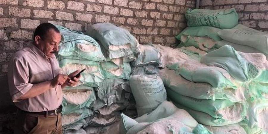 إحباط تهريب 5 أطنان دقيق للسوق السوداء وضبط قضايا اتجار بالنقد الأجنبي