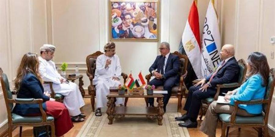 رئيس اقتصادية قناة السويس يستقبل سفير سلطنة عُمان لبحث التعاون المشترك