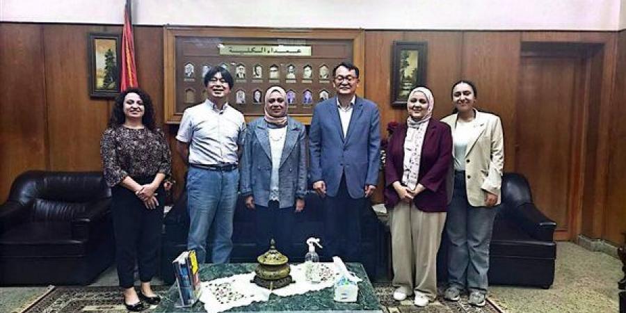 ألسن عين شمس تستقبل وفد جامعة هانيانغ الكورية لبحث التعاون المشترك