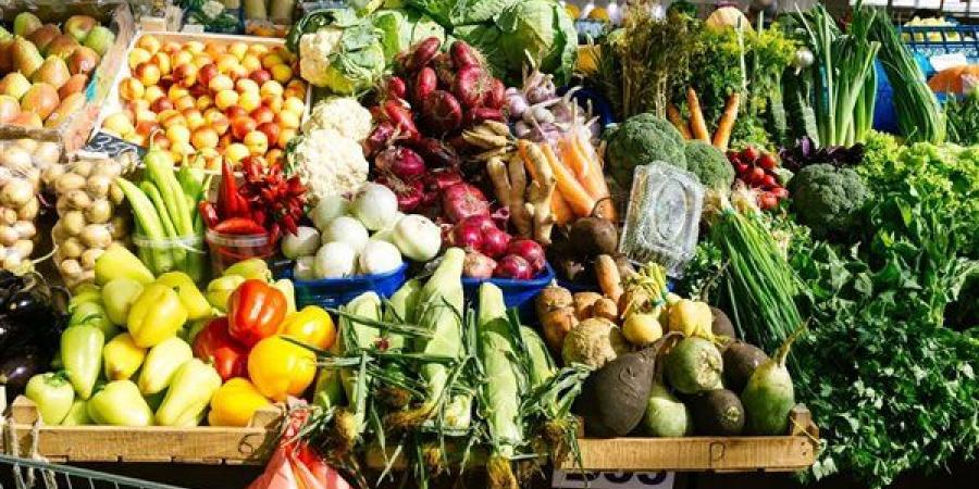 سعر الخضار اليوم، الطماطم تهوى إلى 5 جنيهات وارتفاع البطاطس والجزر وقفزة في الفلفل الألوان