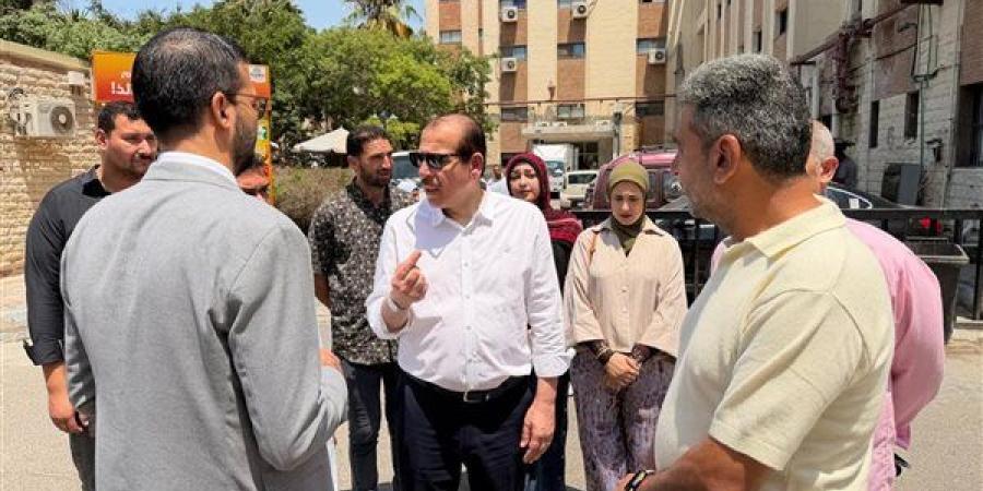 جولة مفاجئة لنائب وزير الصحة بمستشفيات مطروح لمتابعة جودة الرعاية الصحية