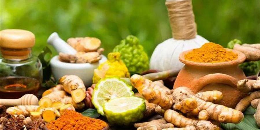 أبرزها الزنجبيل والكركم، علاج جرثومة المعدة بالأعشاب الطبيعية