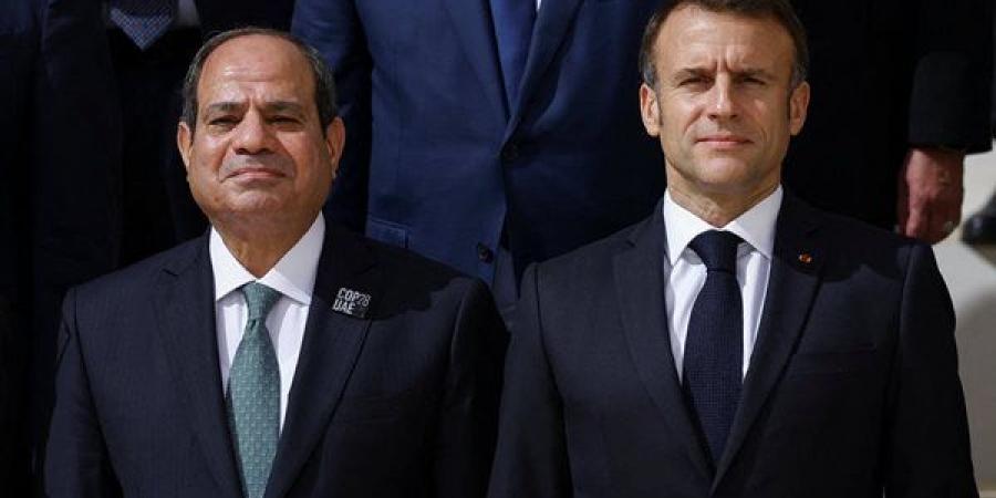 السيسي وماكرون يبحثان حادث ميناء دمياط وأزمات إيران ولبنان وليبيا وفلسطين