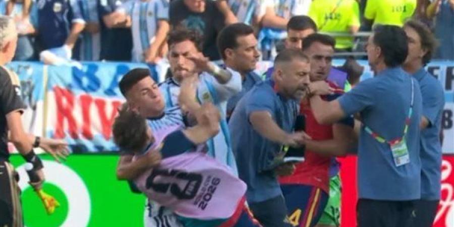 بعد معركة المونديال، لاعب منتخب الأرجنتين يشعل أزمة جديدة مع بوكا جونيورز (فيديو)