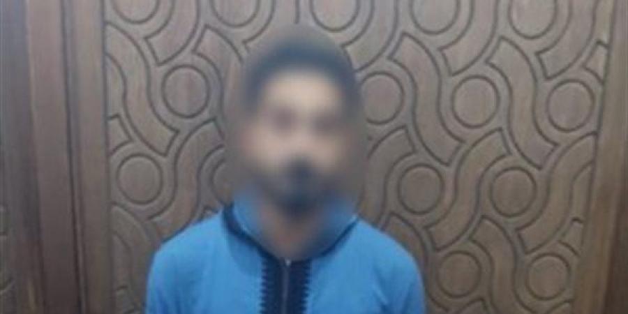 احترف النصب باسم "العلاج الروحاني"، دجال الإسكندرية خلف القضبان