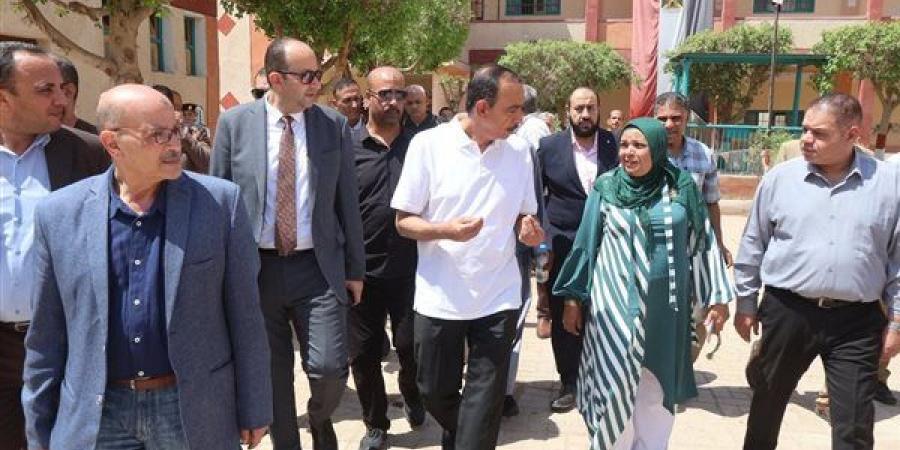 محافظ سوهاج يوجه بتطبيق الانضباط المدرسي عقب اعتداء طالب على زميله بمجمع المدارس