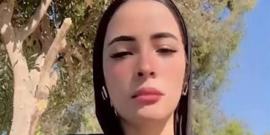 أول ظهور لدينا عزت بمنزلها بعد إخلاء سبيلها في اتهامها بنشر أخبار كاذبة