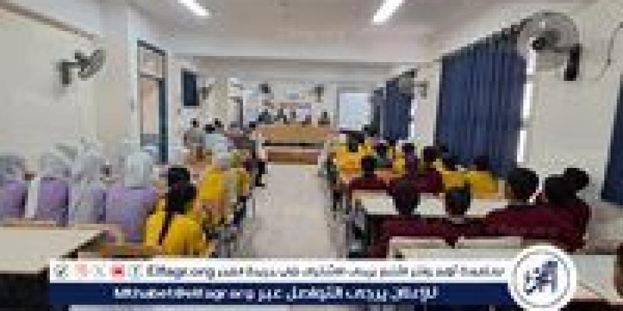 قافلة «مطروح نحو التنمية» بالنجيلة تناقش تأثير التكنولوجيا الحديثة على الهوية والقيم المجتمعية