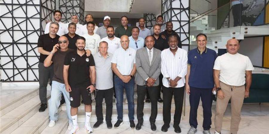 مدربو الرخصة PRO يحضرون مباراة مصر وليبيا في الإسماعيلية (صور)