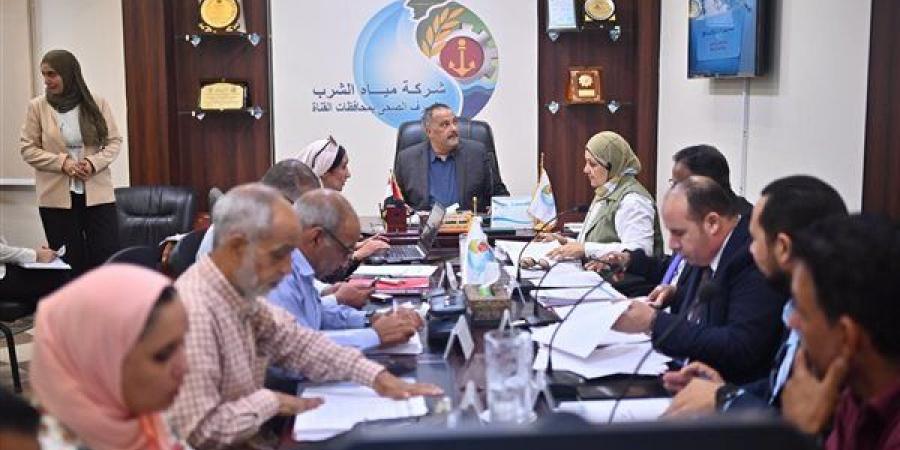 «مياه القناة» تستعرض خطط التطوير وجودة الخدمات بمحافظات الإقليم