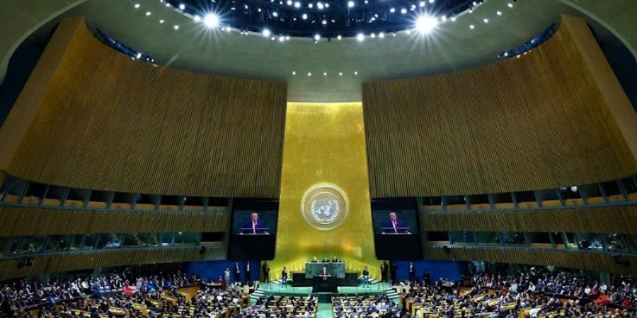 الغارديان: في الأمم المتحدة… مطلوبون بجرائم يتحدون العالم ويقدمون المواعظ الأخلاقية في مشهد يجسد انهيار النظام الدولي