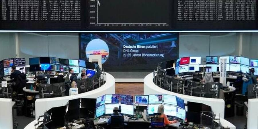 الأسهم الأوروبية ترتفع طفيفًا وسط ضغوط مالية ومخاوف اقتصادية متزايدة