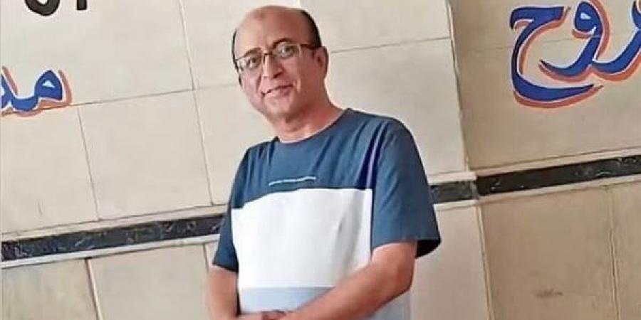 تكفل بالطلبة الأيتام، حكاية معلم تاريخ توفي أثناء تحية العلم بالجيزة (صور)