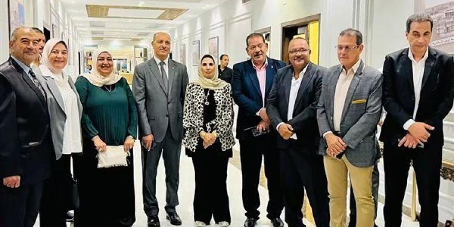 مدير تعليم الإسكندرية يشهد حفل تخرج طالبات مدرسة مصطفى كامل الثانوية الصناعية