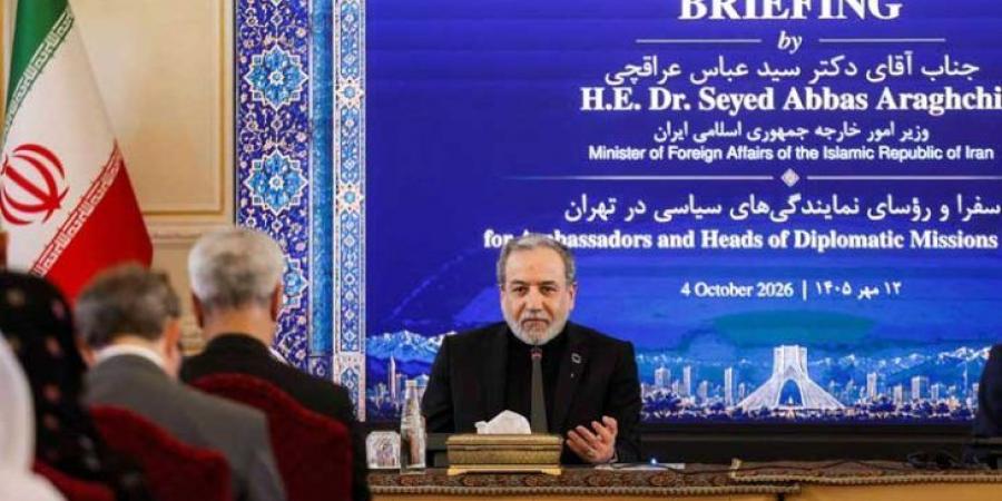 وزير الخارجية الإيراني: الحرب والعقوبات لن تجدي نفعا