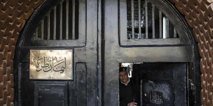 تأجيل تطبيق قانون “الإجراءات الجنائية” يشعل احتجاجات في سجون مصرية