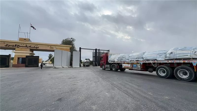 الهلال الأحمر يطلق قافلة «زاد العزة 292» لدعم الفلسطينيين بالخيام والبطاطين استعدادًا للشتاء