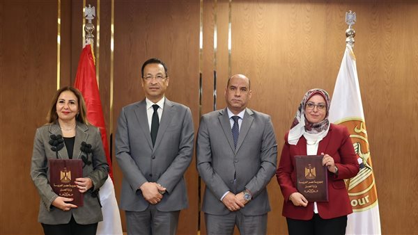 وزيرا الاتصالات والعمل يشهدان توقيع مذكرة تفاهم لتعزيز التحول الرقمي بوزارة العمل وبناء القدرات الرقمية