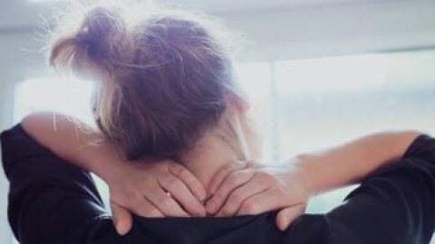 النساء يعانين من آلام أكثر من الرجال فى مختلف أنحاء الجسم.. دراسة تؤكد