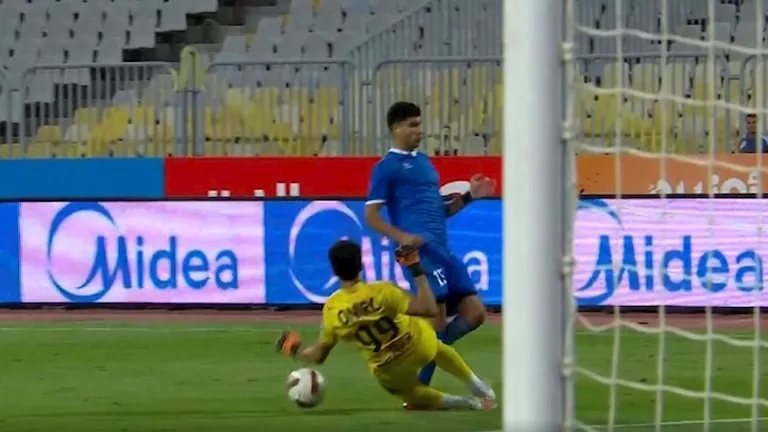 أول تعليق من أحمد خالد بعد إصابته أمام الزمالك: "عواد مش عايز يسيبني"