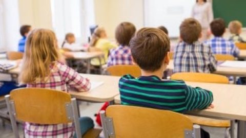 10 طرق سهلة تحمى طفلك من العدوى فى موسم المدارس وتقلبات الجو